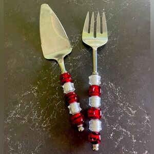 Retired Pampered Chef 2-Piece Glass Beaded Serving Set